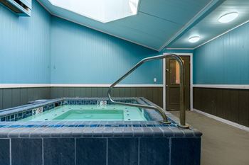 Jacuzzi Tub at Copper Ridge Apartments, Washington, 98055